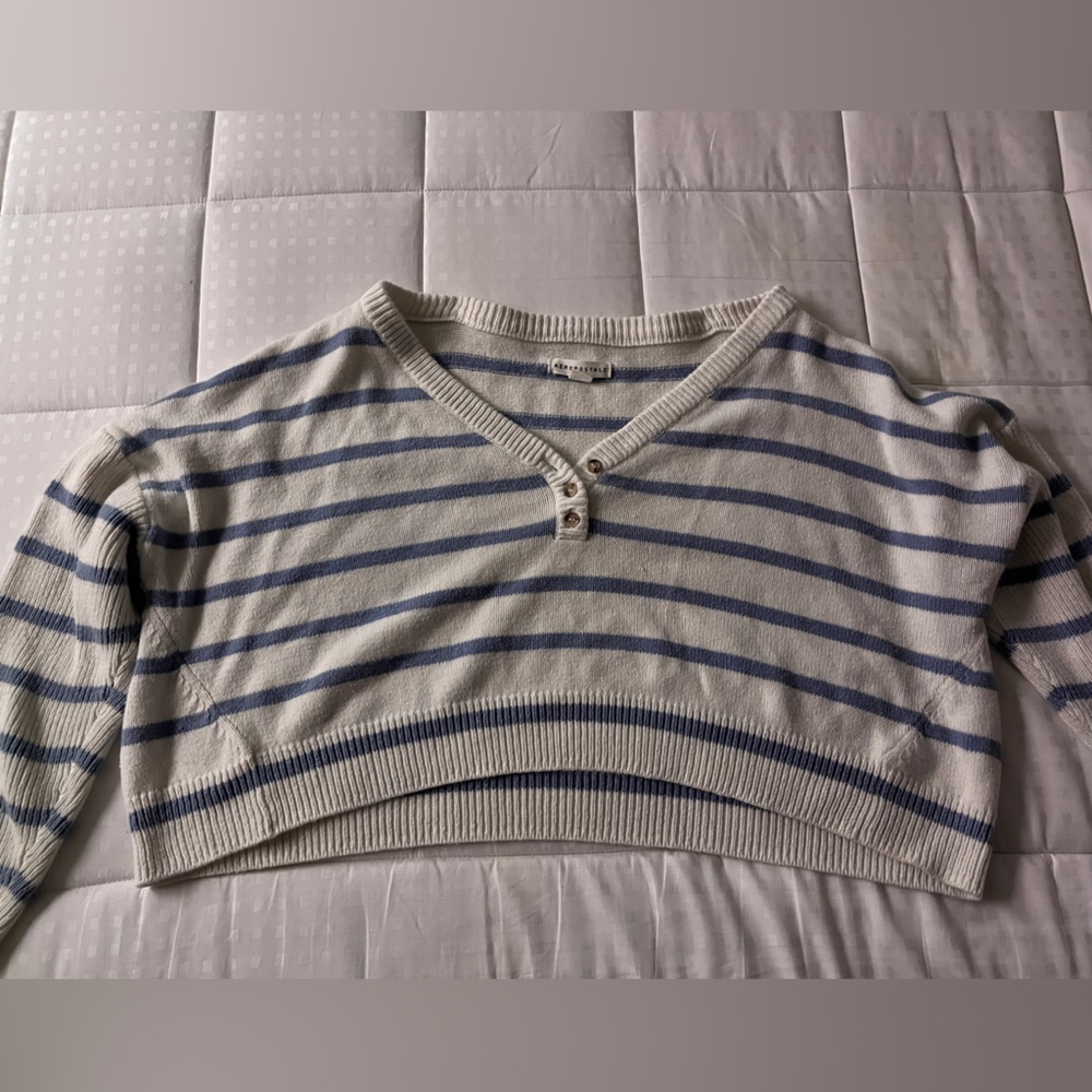 Aeropostale Cropped White & Blue Sweater
